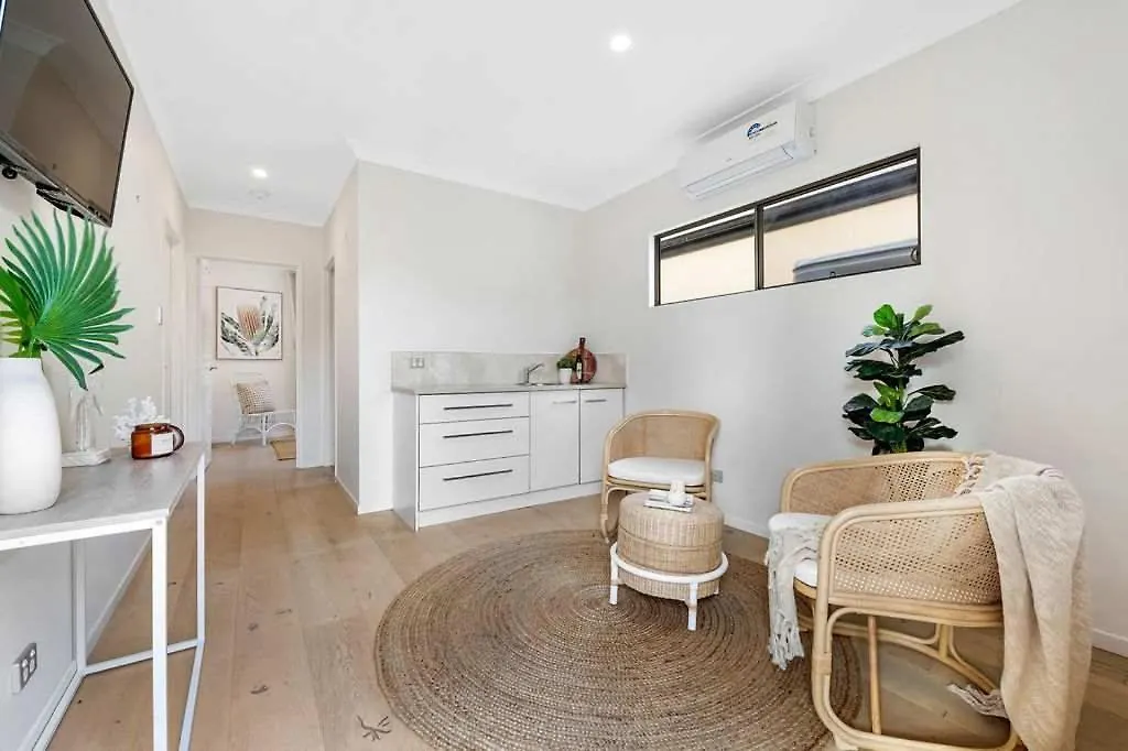 Luxury 5-Bedroom Canal-Front Retreat In Mooloolaba