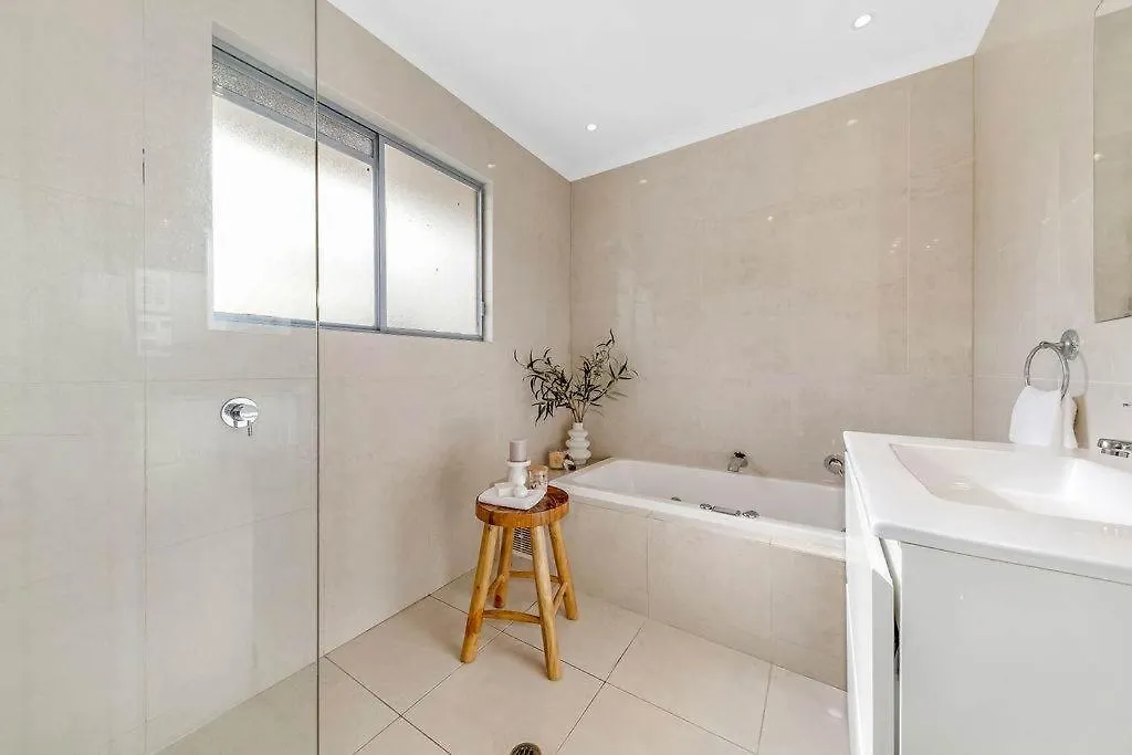 Luxury 5-Bedroom Canal-Front Retreat In Mooloolaba Australia