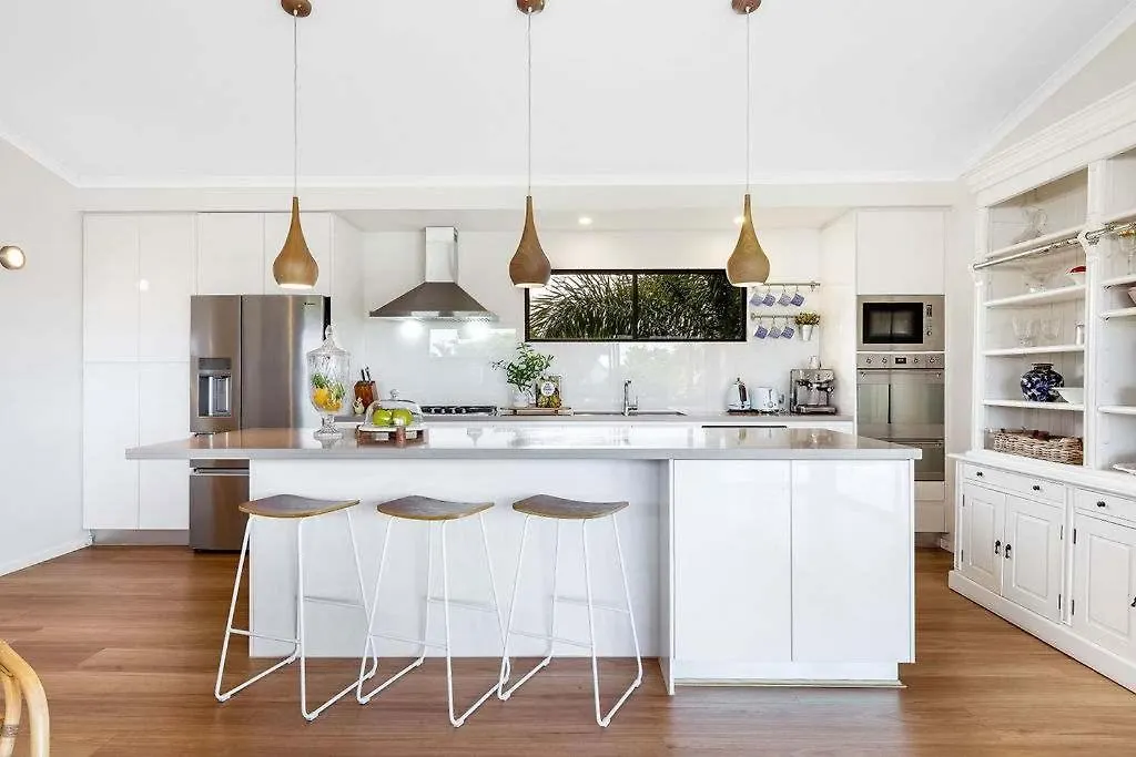 Luxury 5-Bedroom Canal-Front Retreat In Mooloolaba