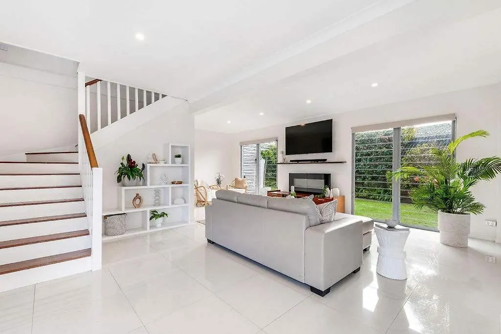 Luxury 5-Bedroom Canal-Front Retreat In Mooloolaba 0*,