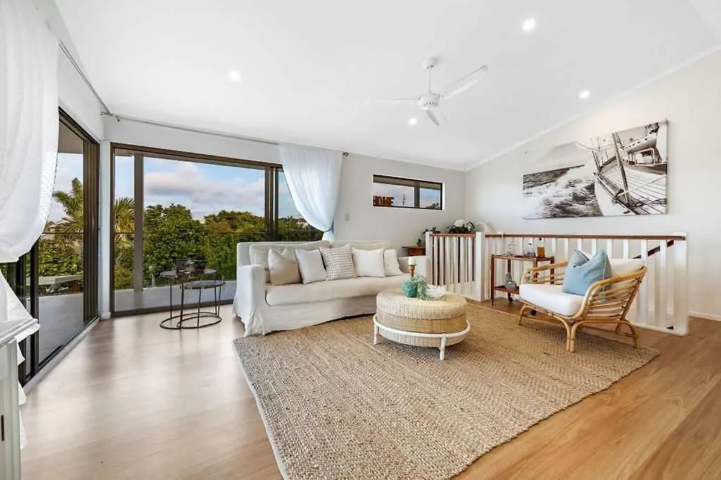 Luxury 5-Bedroom Canal-Front Retreat In Mooloolaba Australia