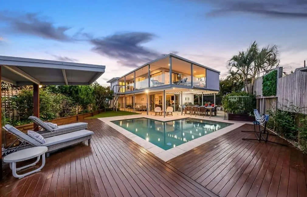 Luxury 5-Bedroom Canal-Front Retreat In Mooloolaba