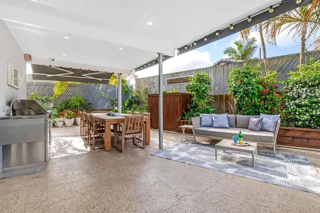 Ferienhaus Luxury 5-Bedroom Canal-Front Retreat In Mooloolaba